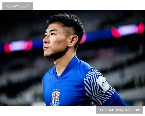 特写镜头：老将于汉超替补登场后策动关键进球后的庆祝